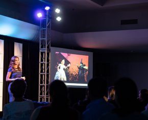 eva-la-rue-speaking-2