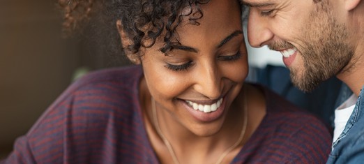 Historias de relaciones interraciales: dificultades y éxitos