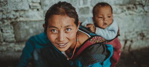 Brindando protección social a mujeres y niños